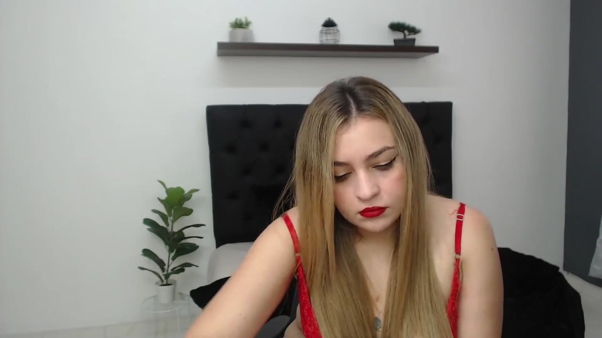 Gallery image thumbnail from CamilleDucan's myfreecams stream on, 04/11/2025, 13:50 image 19 of 20