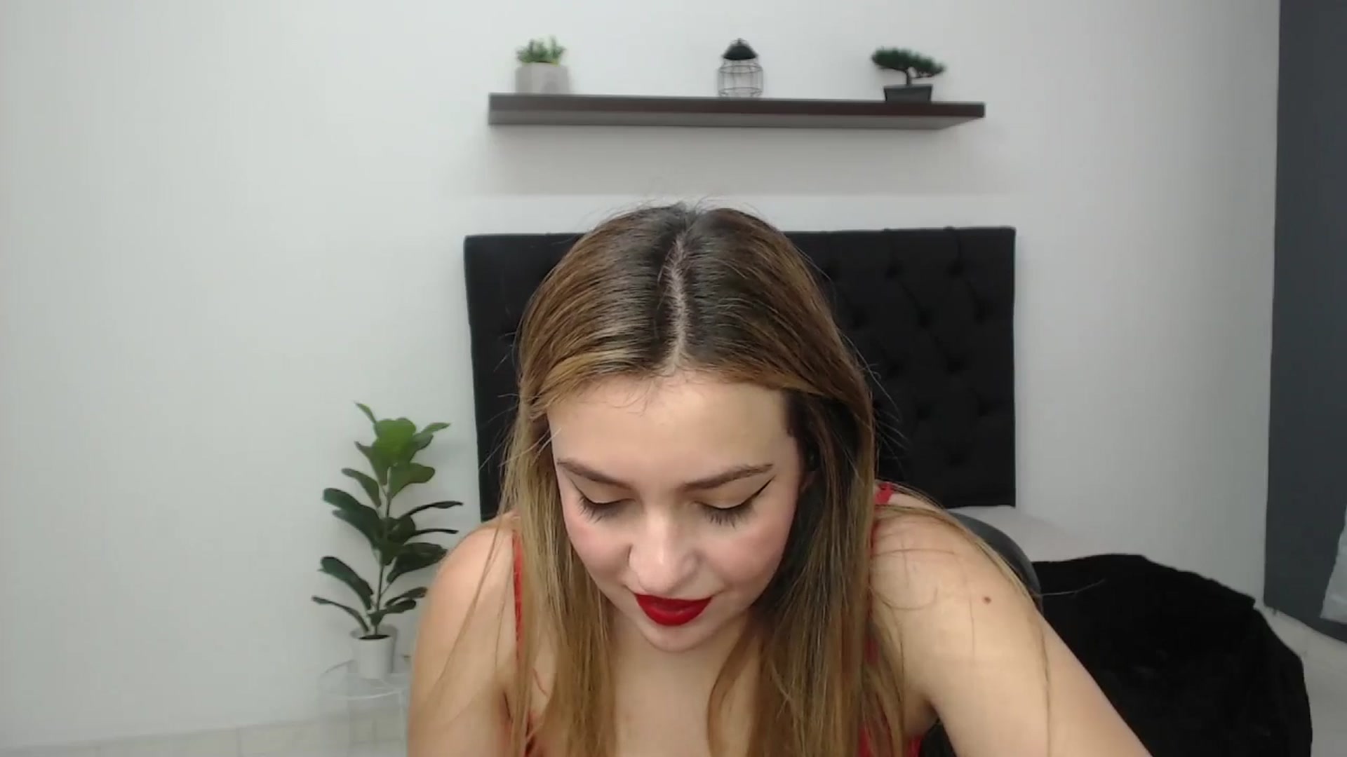 Gallery image thumbnail from CamilleDucan's myfreecams stream on, 04/11/2025, 16:01 image 2 of 20