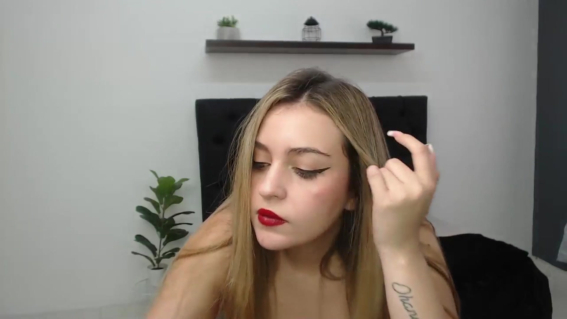 Gallery image thumbnail from CamilleDucan's myfreecams stream on, 04/11/2025, 16:50 image 6 of 20
