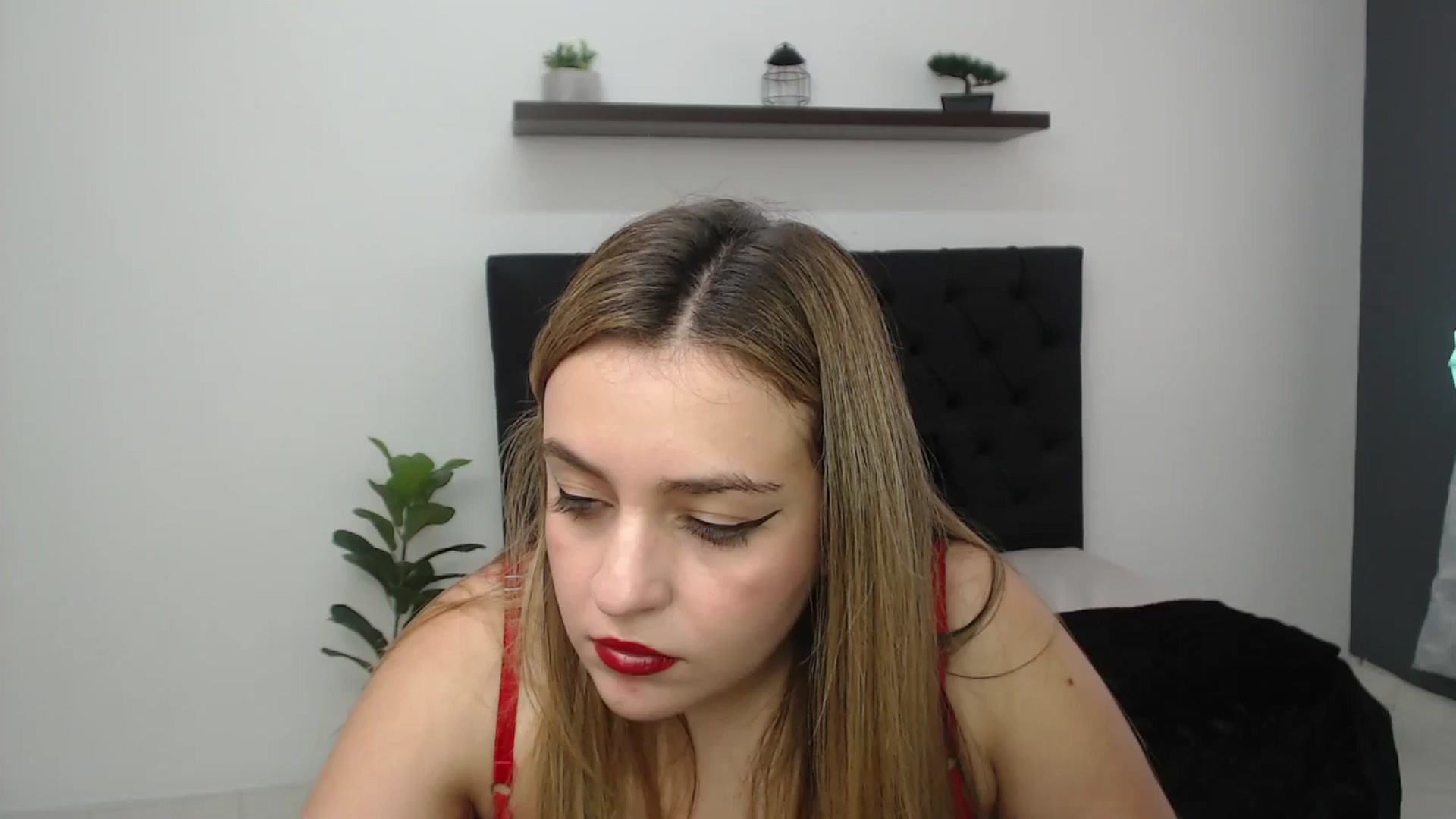 Gallery image thumbnail from CamilleDucan's myfreecams stream on, 04/11/2025, 18:11 image 13 of 20