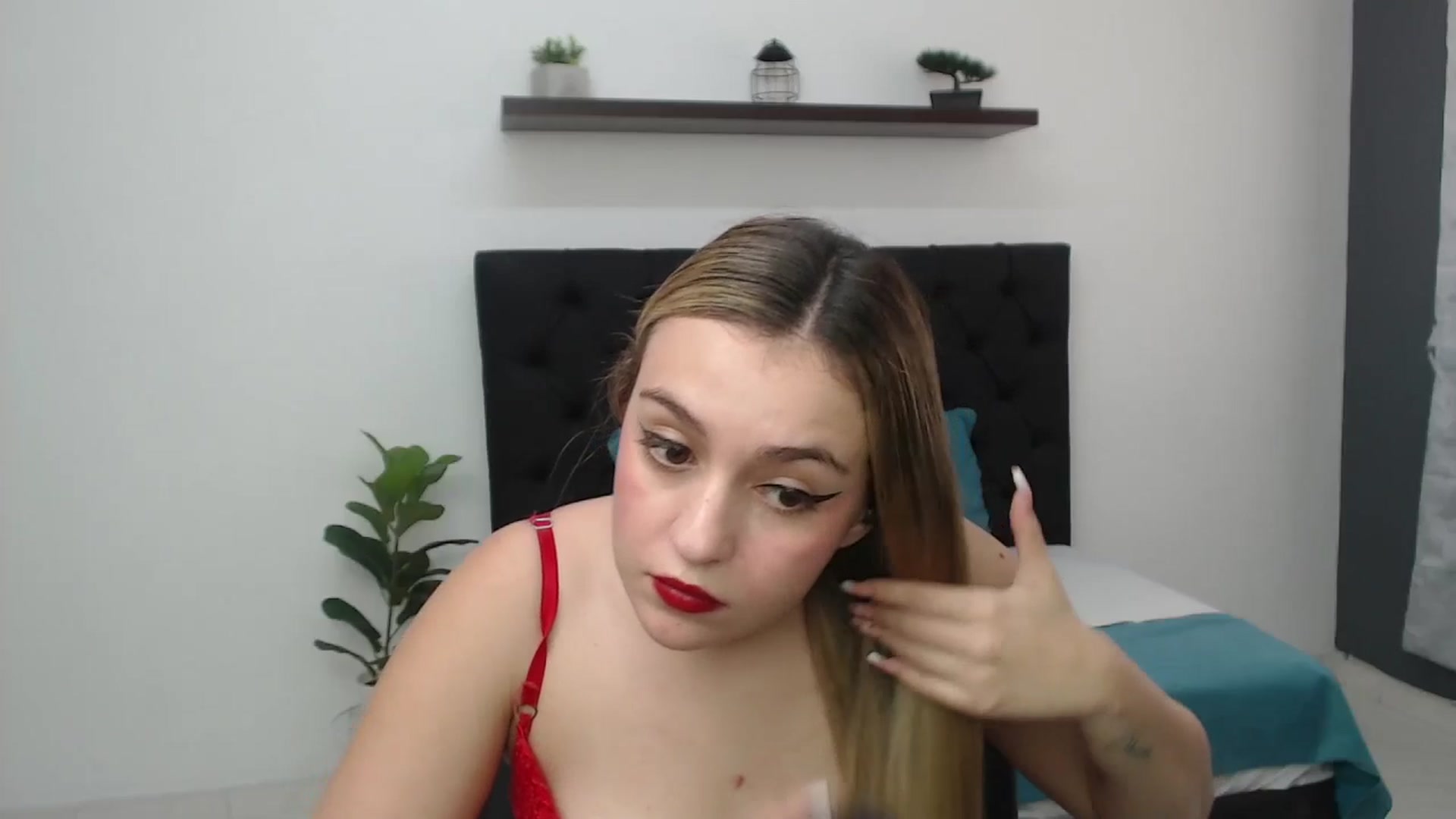 Gallery image thumbnail from CamilleDucan's myfreecams stream on, 04/14/2025, 16:19 image 9 of 20