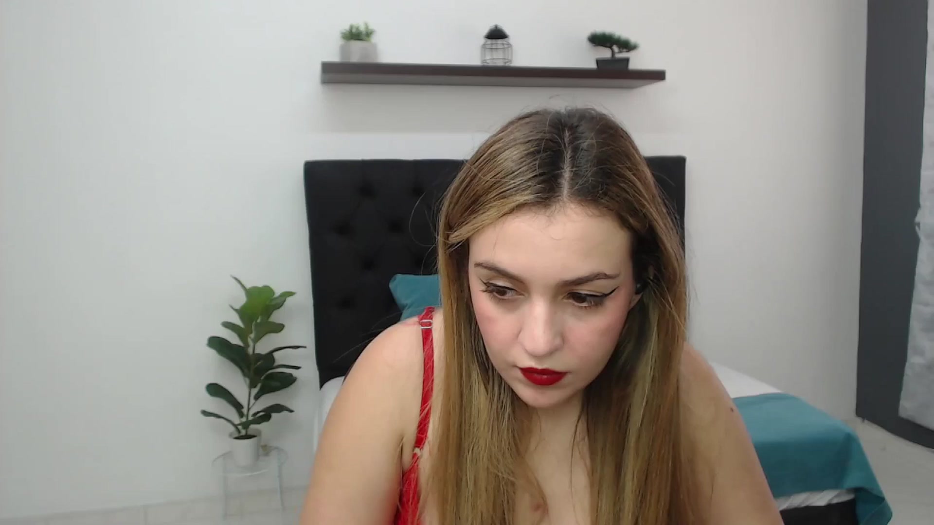 Gallery image thumbnail from CamilleDucan's myfreecams stream on, 04/14/2025, 16:19 image 1 of 20