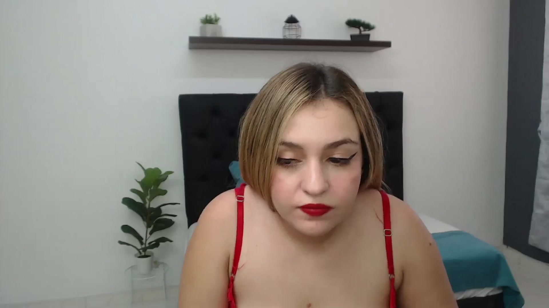Gallery image thumbnail from CamilleDucan's myfreecams stream on, 04/14/2025, 16:19 image 5 of 20