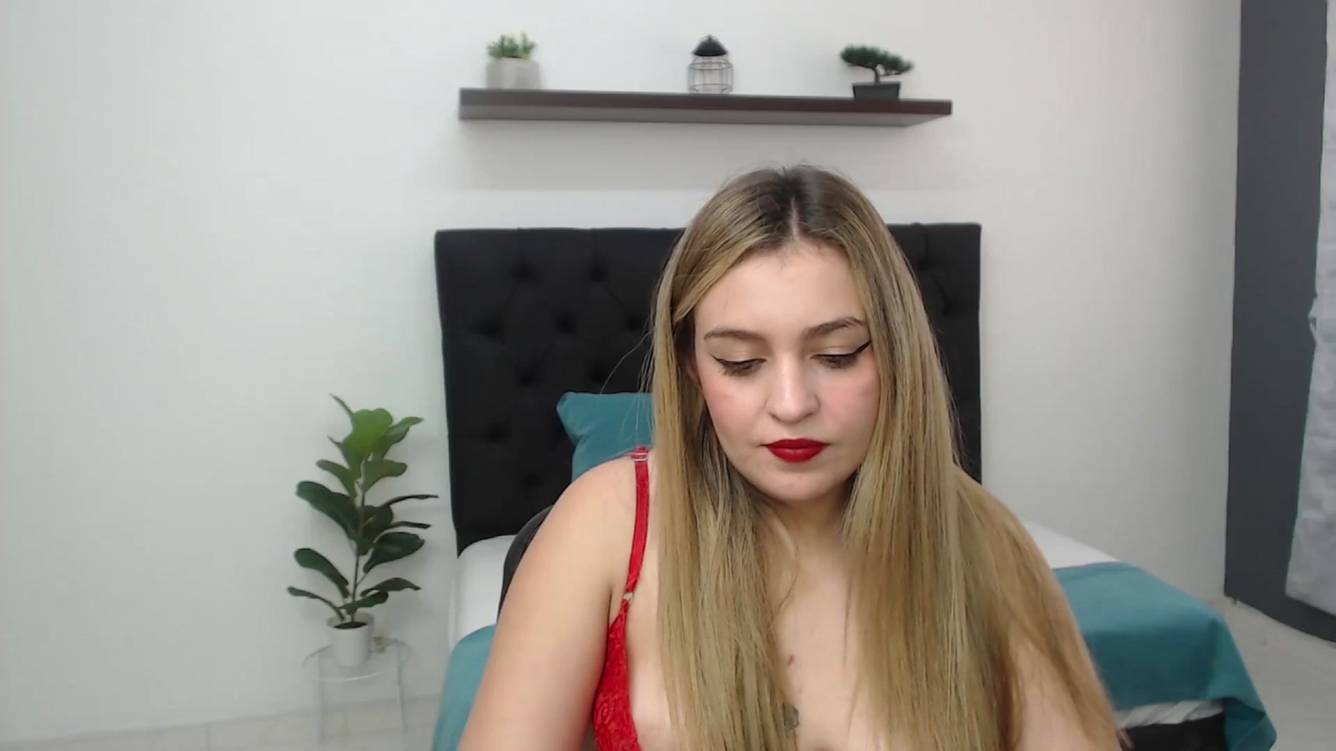 Gallery image thumbnail from CamilleDucan's myfreecams stream on, 04/14/2025, 16:19 image 3 of 20