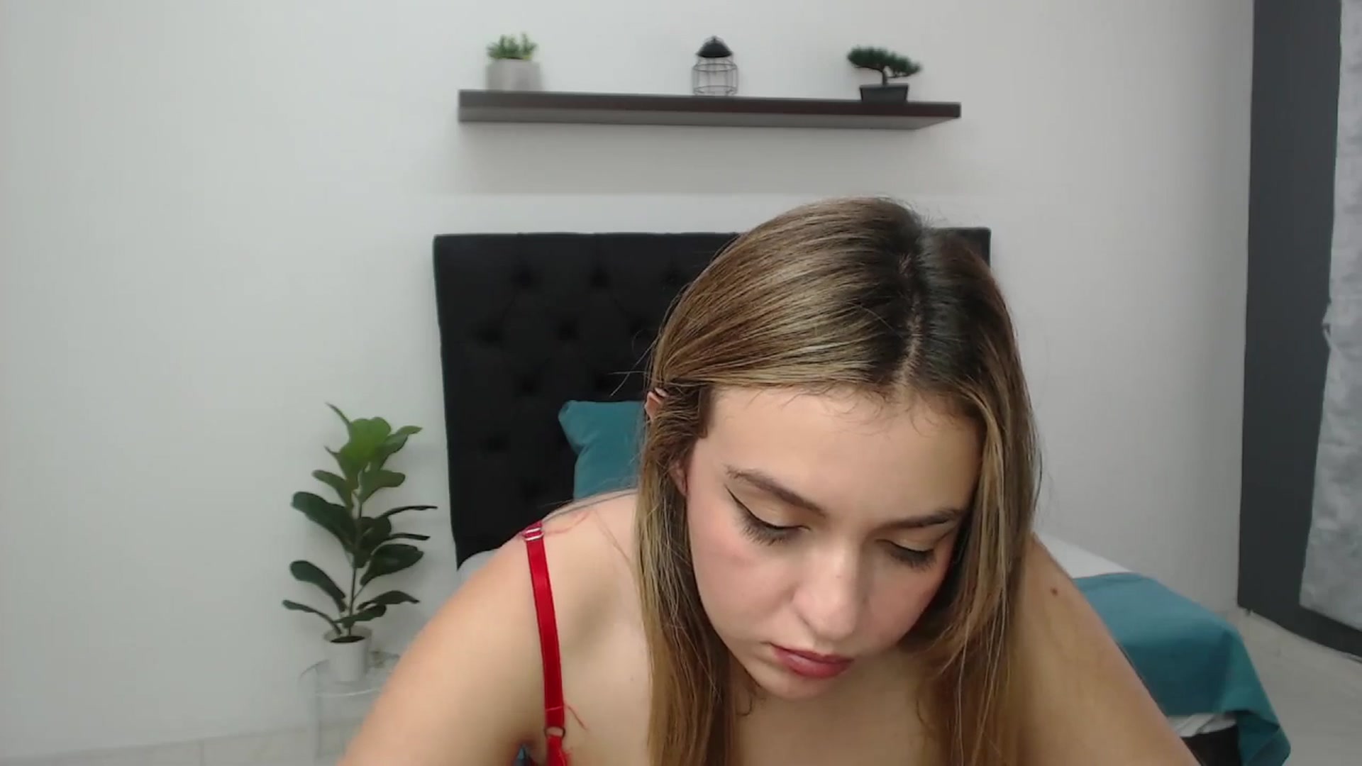 Gallery image thumbnail from CamilleDucan's myfreecams stream on, 04/14/2025, 18:22 image 5 of 20