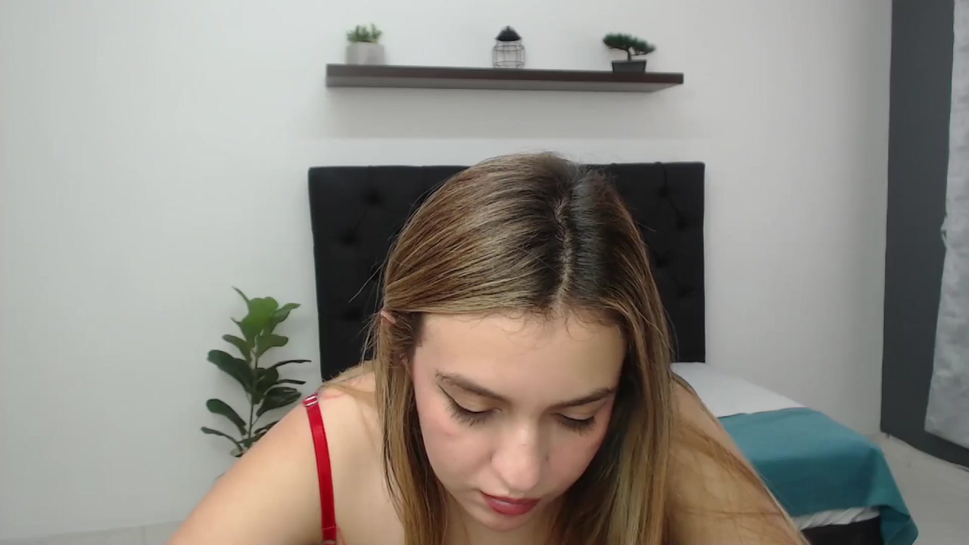 Gallery image thumbnail from CamilleDucan's myfreecams stream on, 04/14/2025, 18:22 image 17 of 20