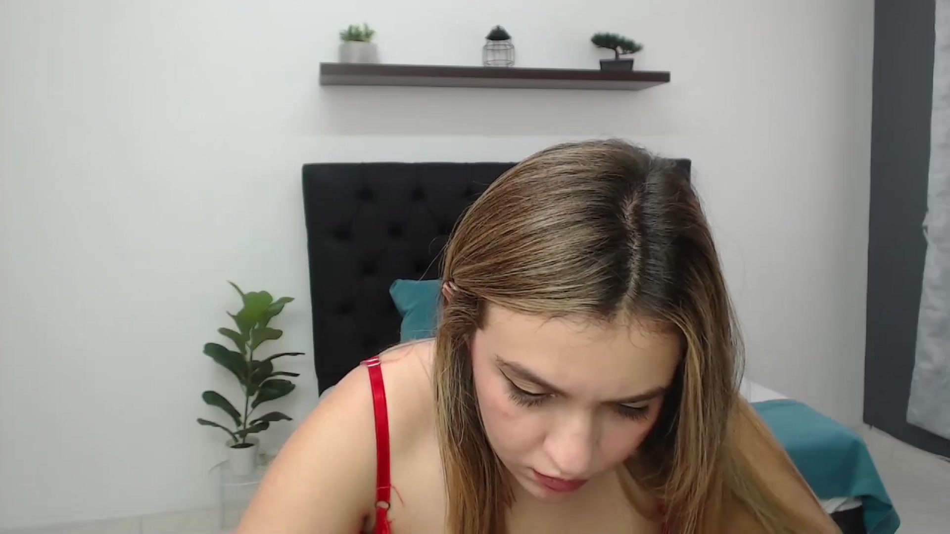Gallery image thumbnail from CamilleDucan's myfreecams stream on, 04/14/2025, 18:22 image 7 of 20