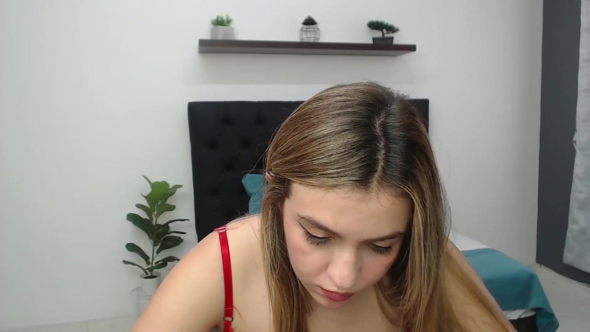 Gallery image thumbnail from CamilleDucan's myfreecams stream on, 04/14/2025, 18:22 image 9 of 20