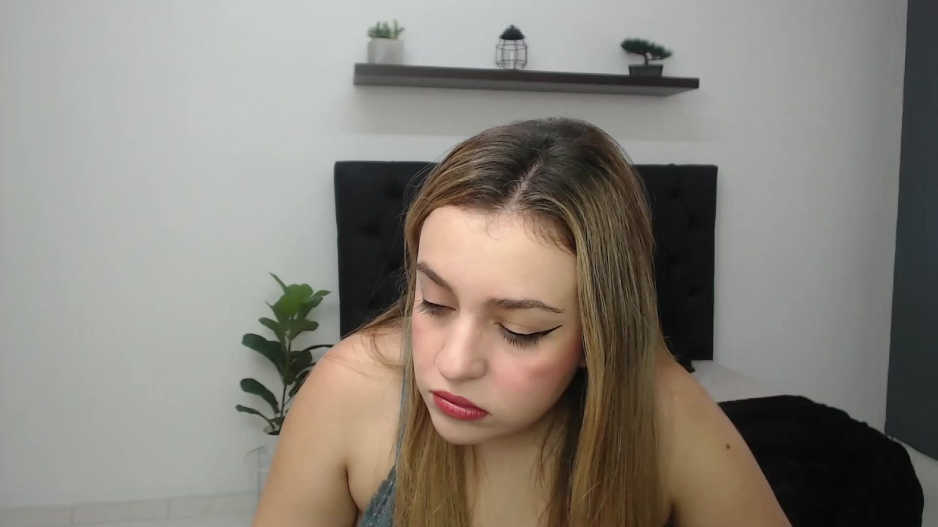 Gallery image thumbnail from CamilleDucan's myfreecams stream on, 04/21/2025, 13:26 image 7 of 20
