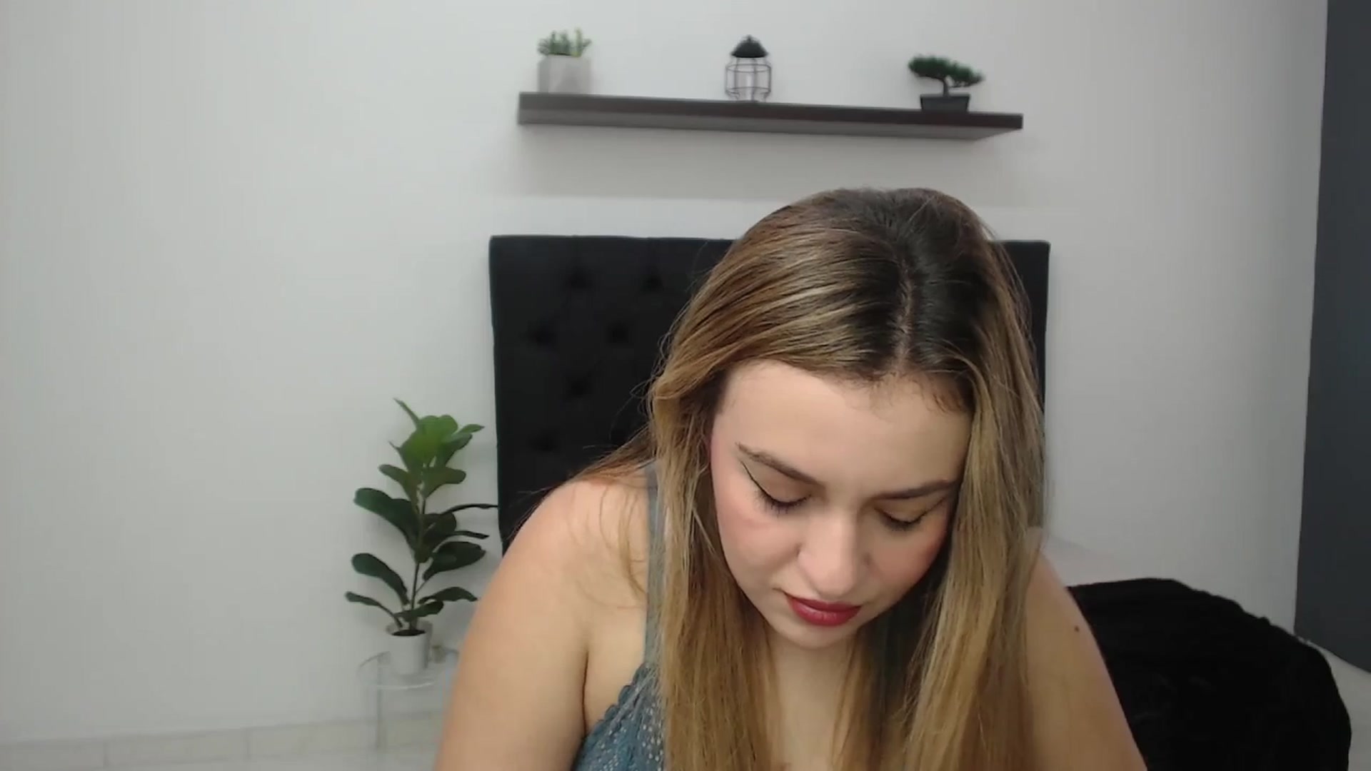 Gallery image thumbnail from CamilleDucan's myfreecams stream on, 04/21/2025, 13:26 image 19 of 20