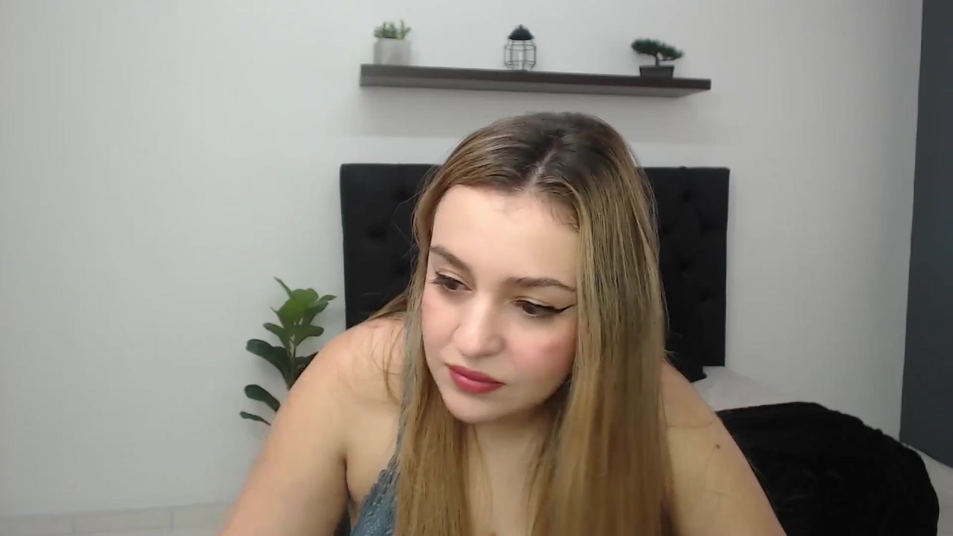 Gallery image thumbnail from CamilleDucan's myfreecams stream on, 04/21/2025, 13:26 image 18 of 20