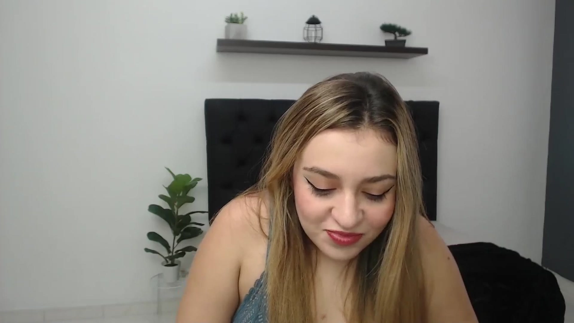 Gallery image thumbnail from CamilleDucan's myfreecams stream on, 04/21/2025, 13:26 image 12 of 20