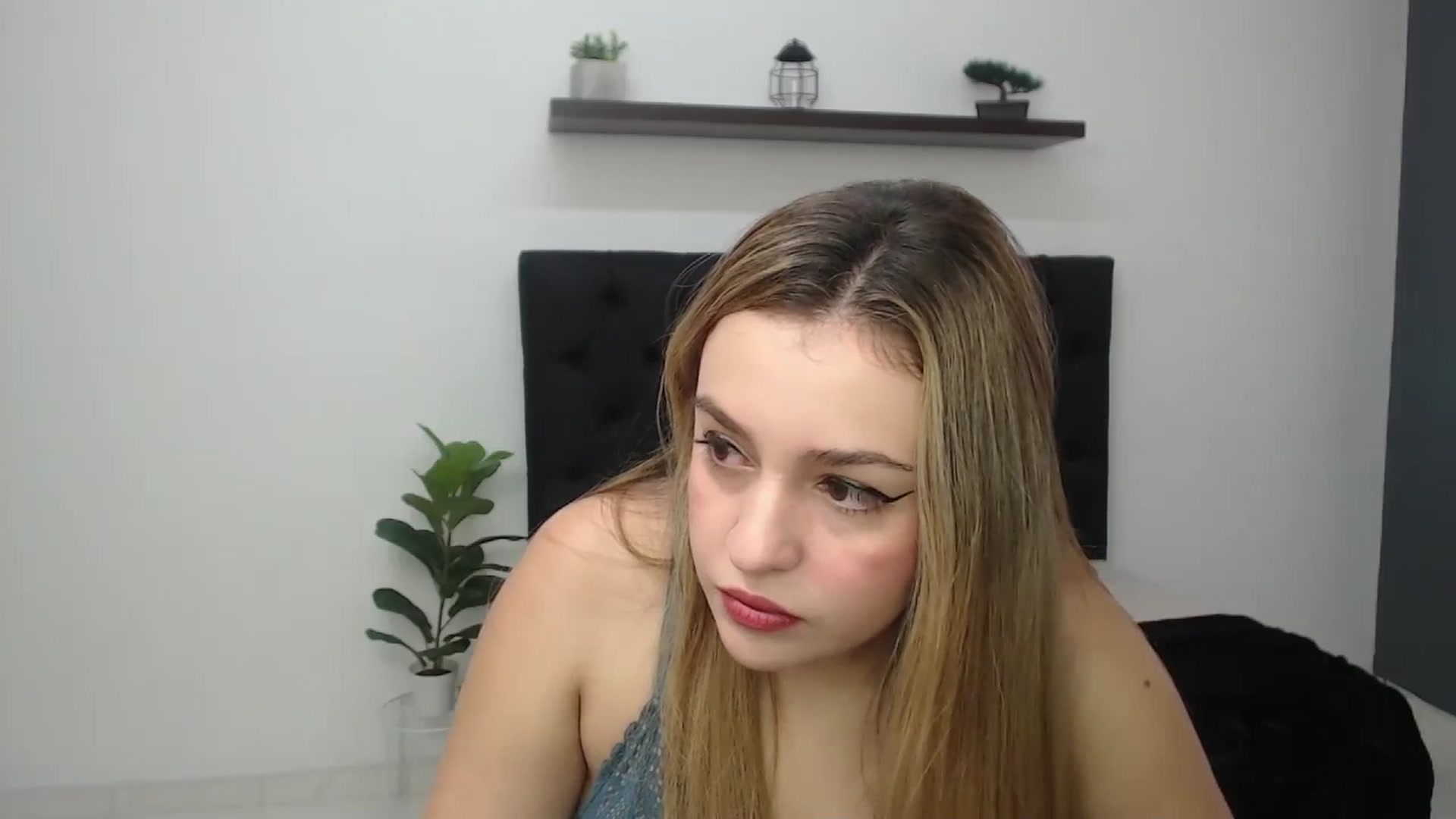 Gallery image thumbnail from CamilleDucan's myfreecams stream on, 04/21/2025, 13:26 image 8 of 20