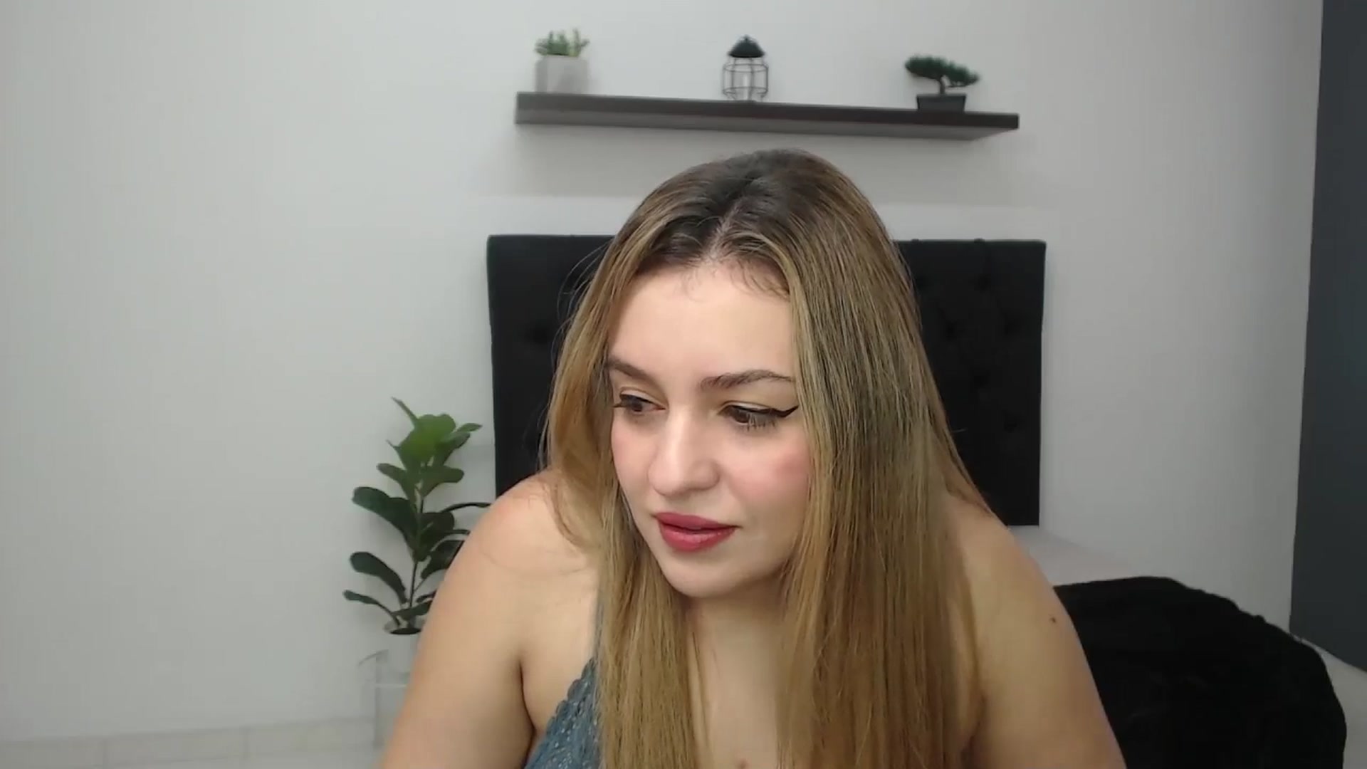 Gallery image thumbnail from CamilleDucan's myfreecams stream on, 04/21/2025, 13:26 image 10 of 20