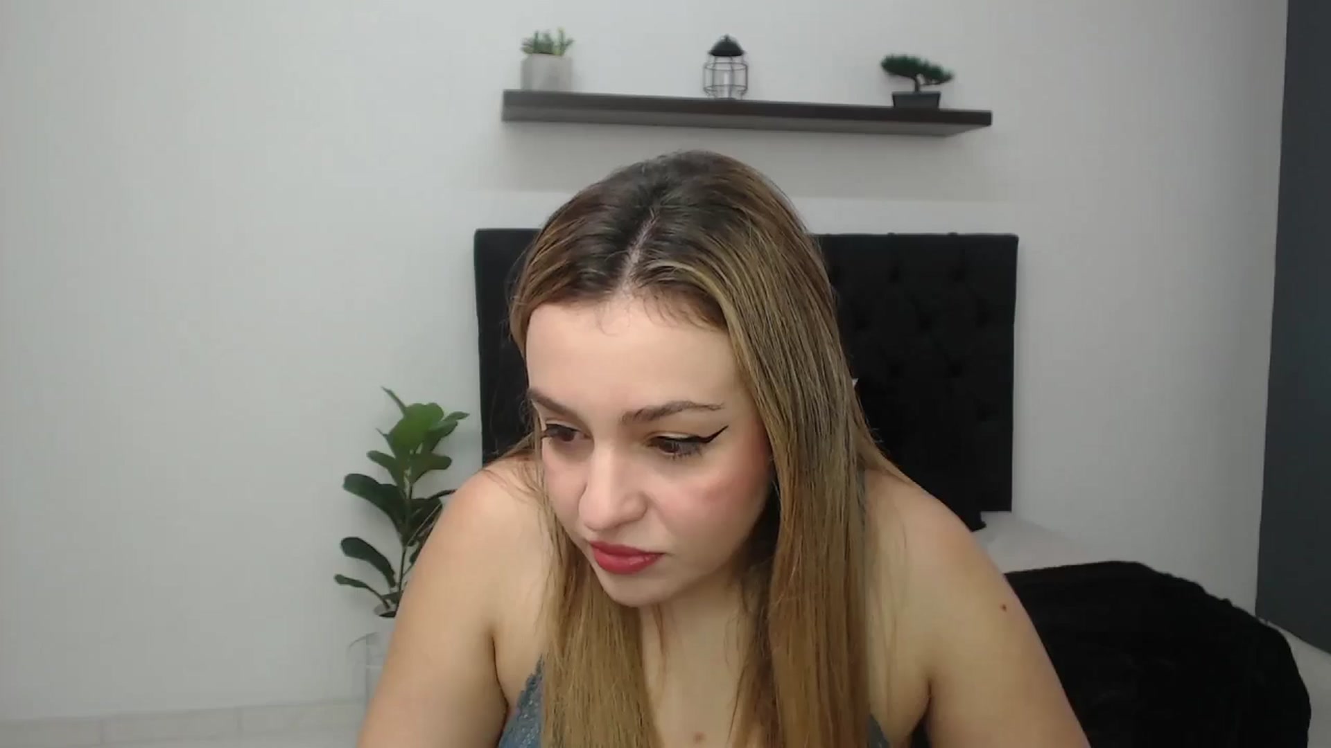 Gallery image thumbnail from CamilleDucan's myfreecams stream on, 04/21/2025, 13:26 image 6 of 20