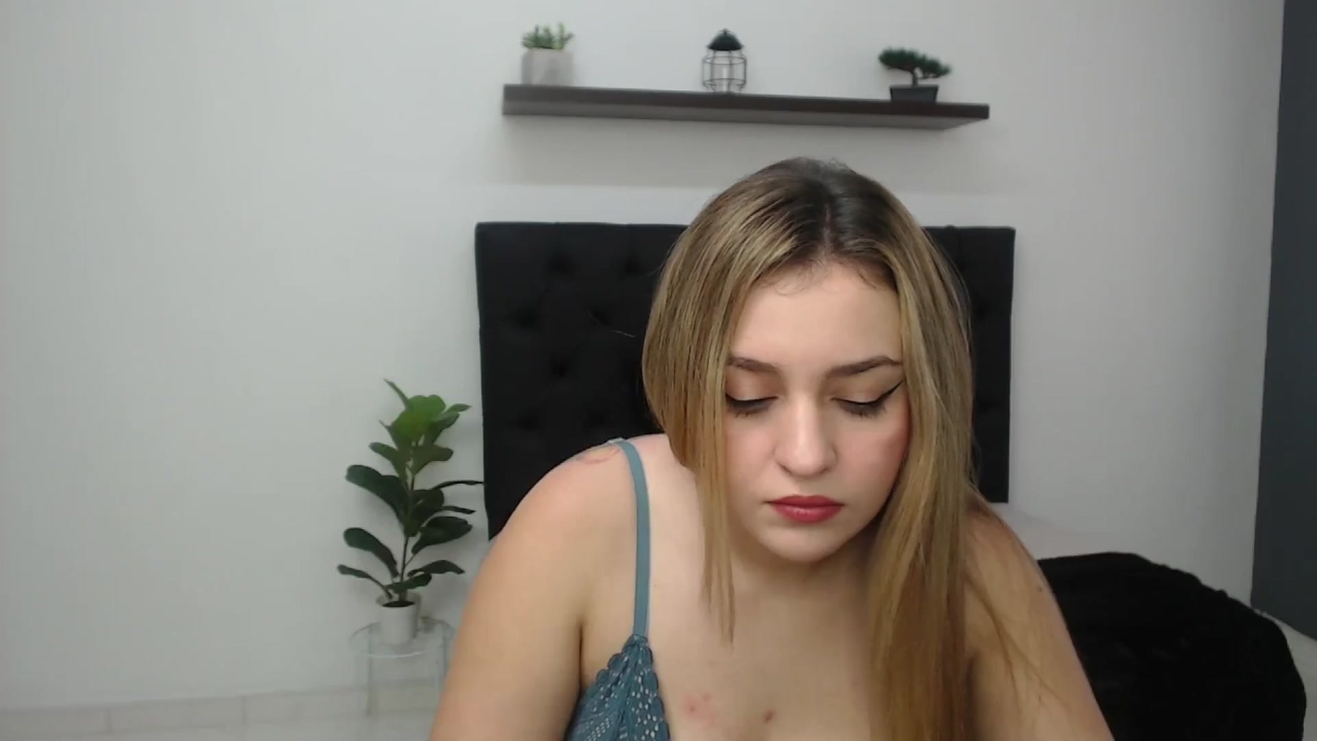 Gallery image thumbnail from CamilleDucan's myfreecams stream on, 04/21/2025, 15:04 image 7 of 20