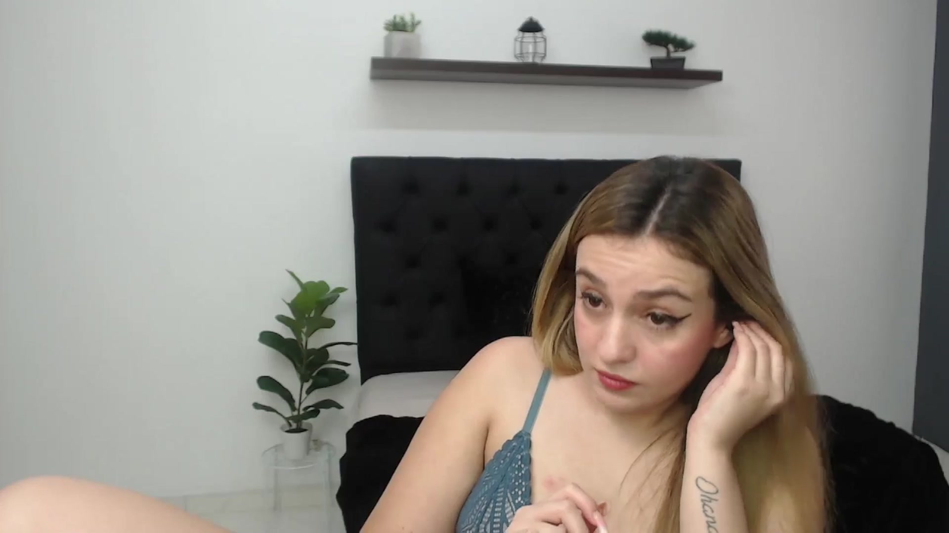 Gallery image thumbnail from CamilleDucan's myfreecams stream on, 04/21/2025, 15:04 image 11 of 20