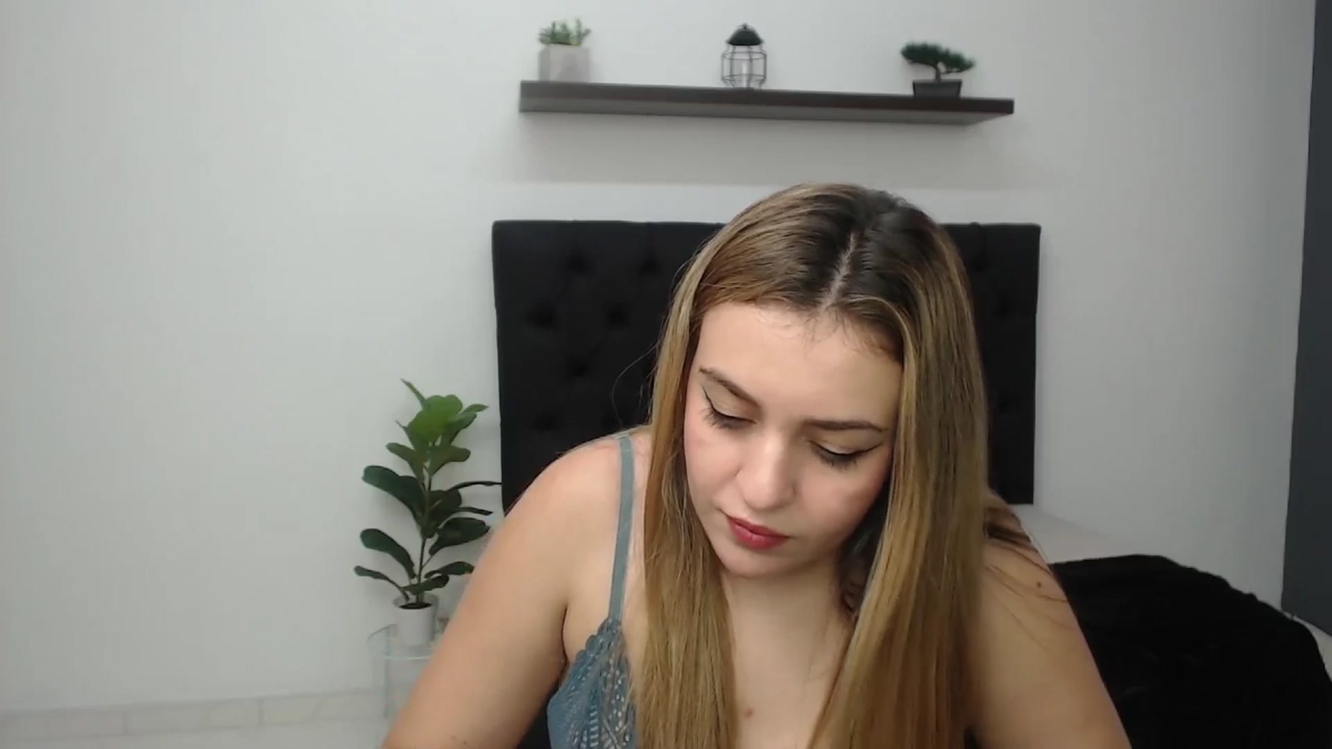 Gallery image thumbnail from CamilleDucan's myfreecams stream on, 04/21/2025, 18:24 image 7 of 20