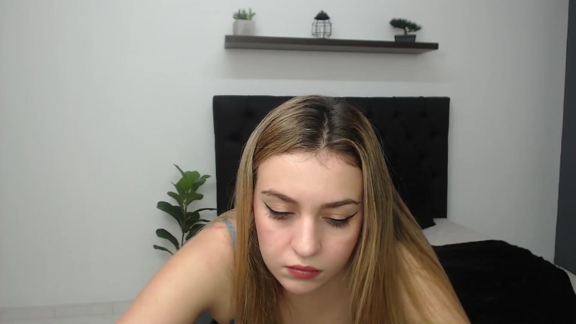 Gallery image thumbnail from CamilleDucan's myfreecams stream on, 04/21/2025, 18:24 image 9 of 20