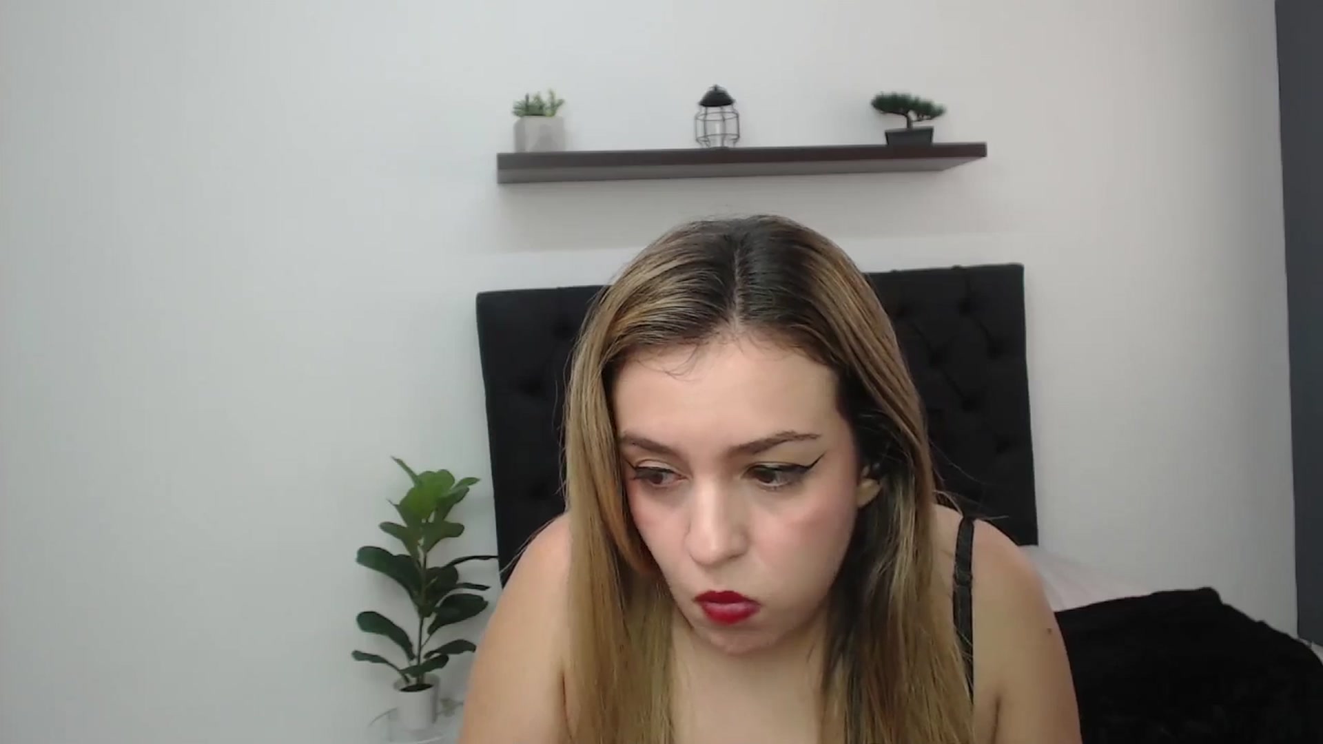 Gallery image thumbnail from CamilleDucan's myfreecams stream on, 04/22/2025, 16:04 image 3 of 20