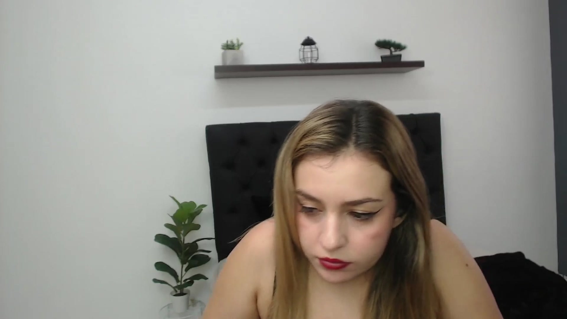 Gallery image thumbnail from CamilleDucan's myfreecams stream on, 04/22/2025, 16:04 image 5 of 20