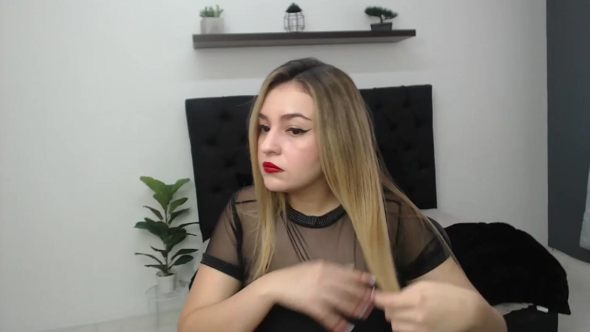 Gallery image thumbnail from CamilleDucan's myfreecams stream on, 04/25/2025, 14:17 image 1 of 20