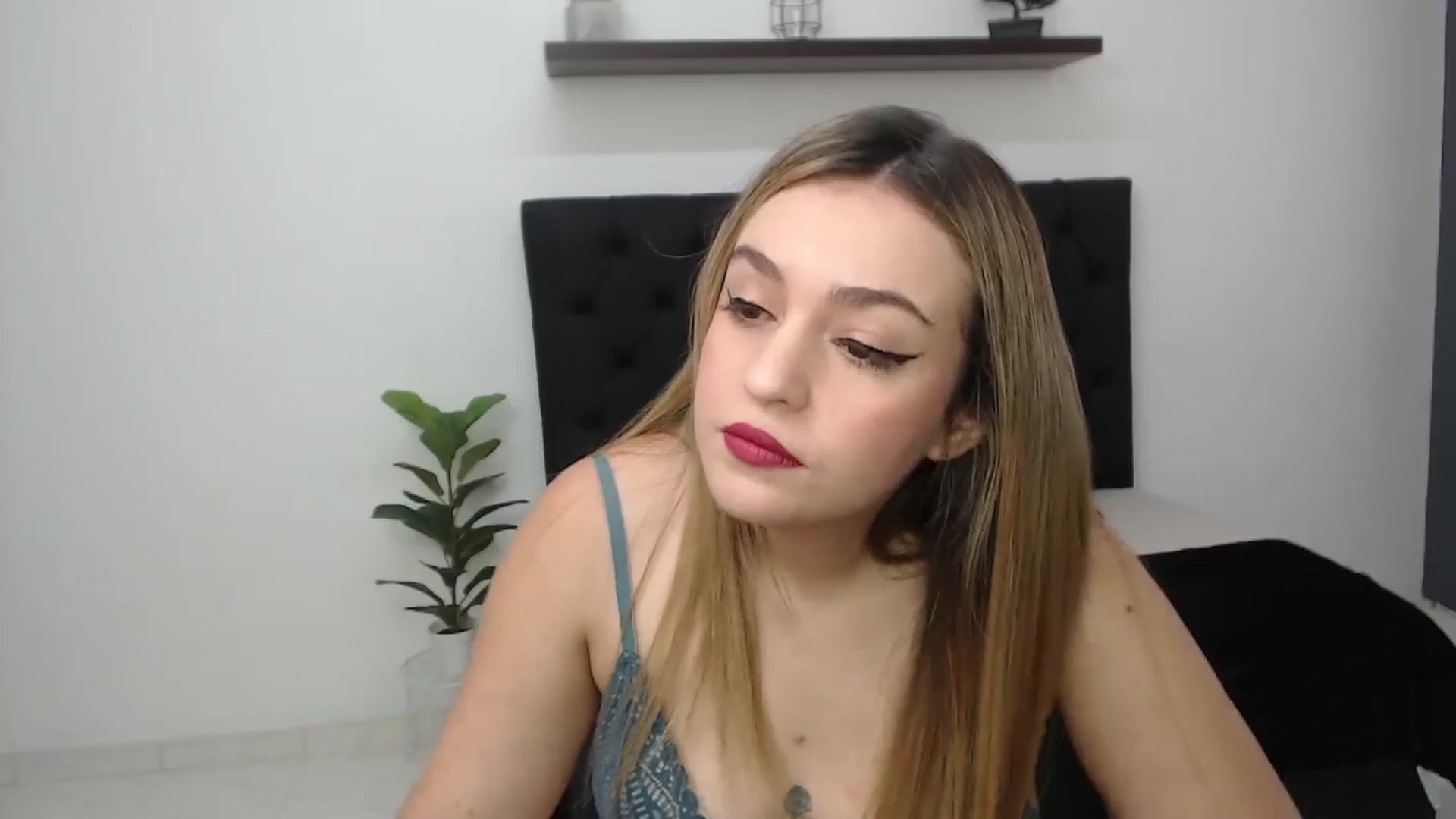 Gallery image thumbnail from CamilleDucan's myfreecams stream on, 05/06/2025, 14:00 image 6 of 20