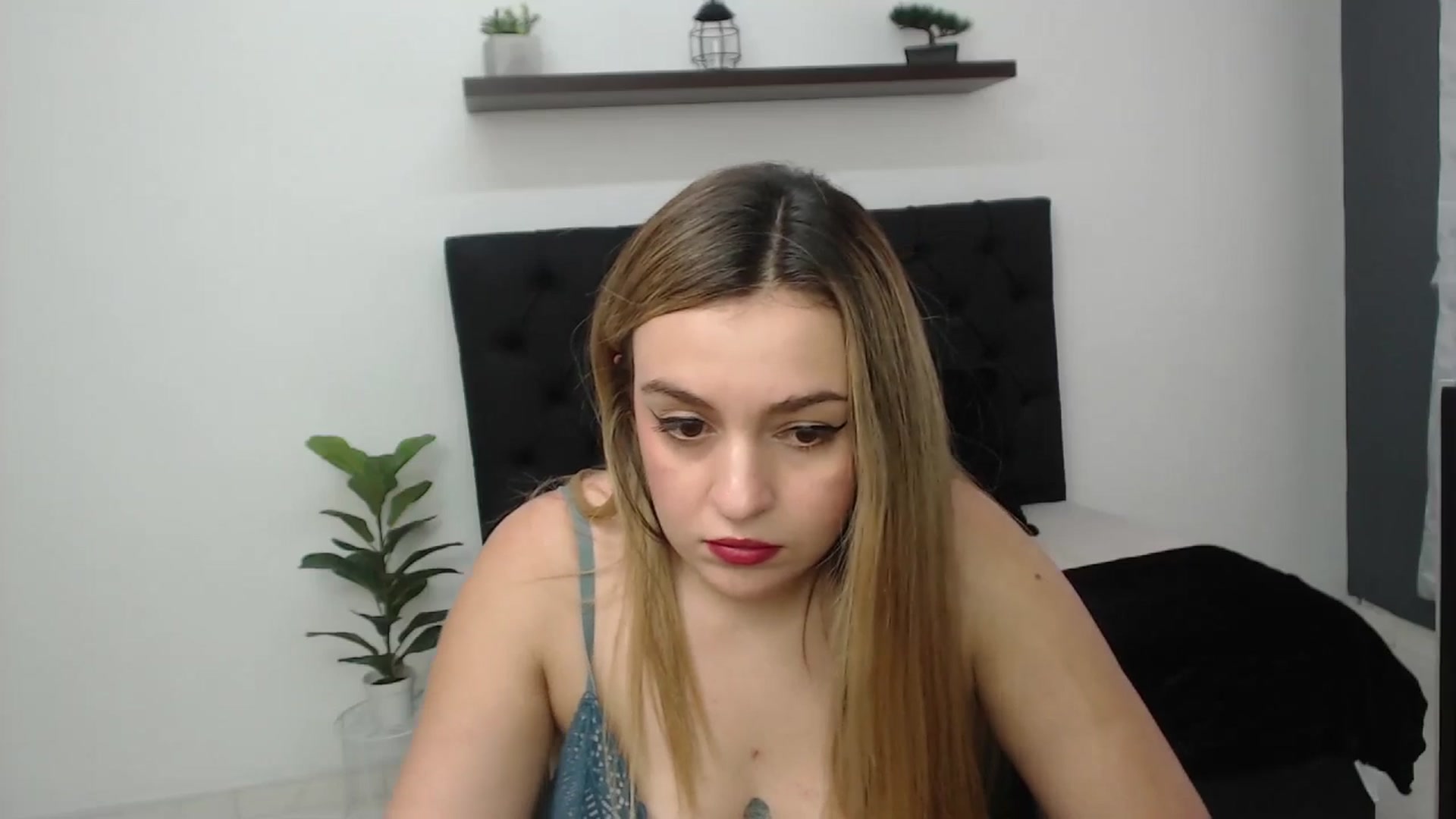Gallery image thumbnail from CamilleDucan's myfreecams stream on, 05/06/2025, 16:55 image 9 of 20