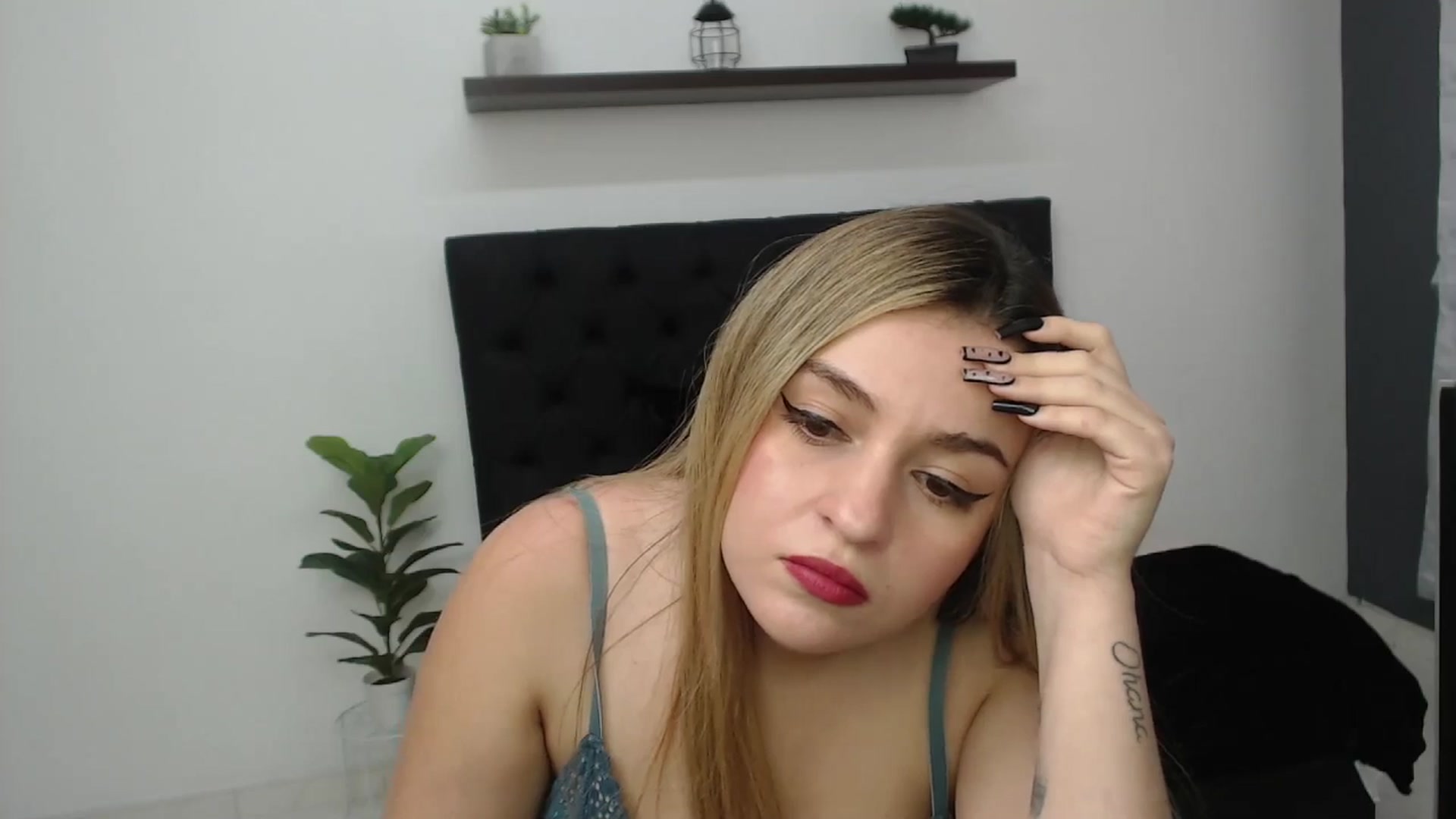Gallery image thumbnail from CamilleDucan's myfreecams stream on, 05/06/2025, 16:55 image 11 of 20