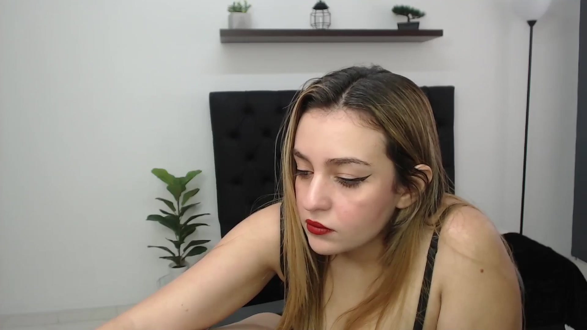 Gallery image thumbnail from CamilleDucan's myfreecams stream on, 05/08/2025, 14:35 image 19 of 20