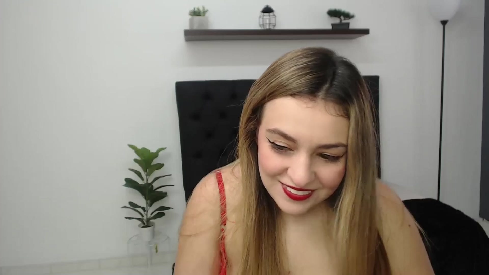 Gallery image thumbnail from CamilleDucan's myfreecams stream on, 05/09/2025, 14:36 image 3 of 20