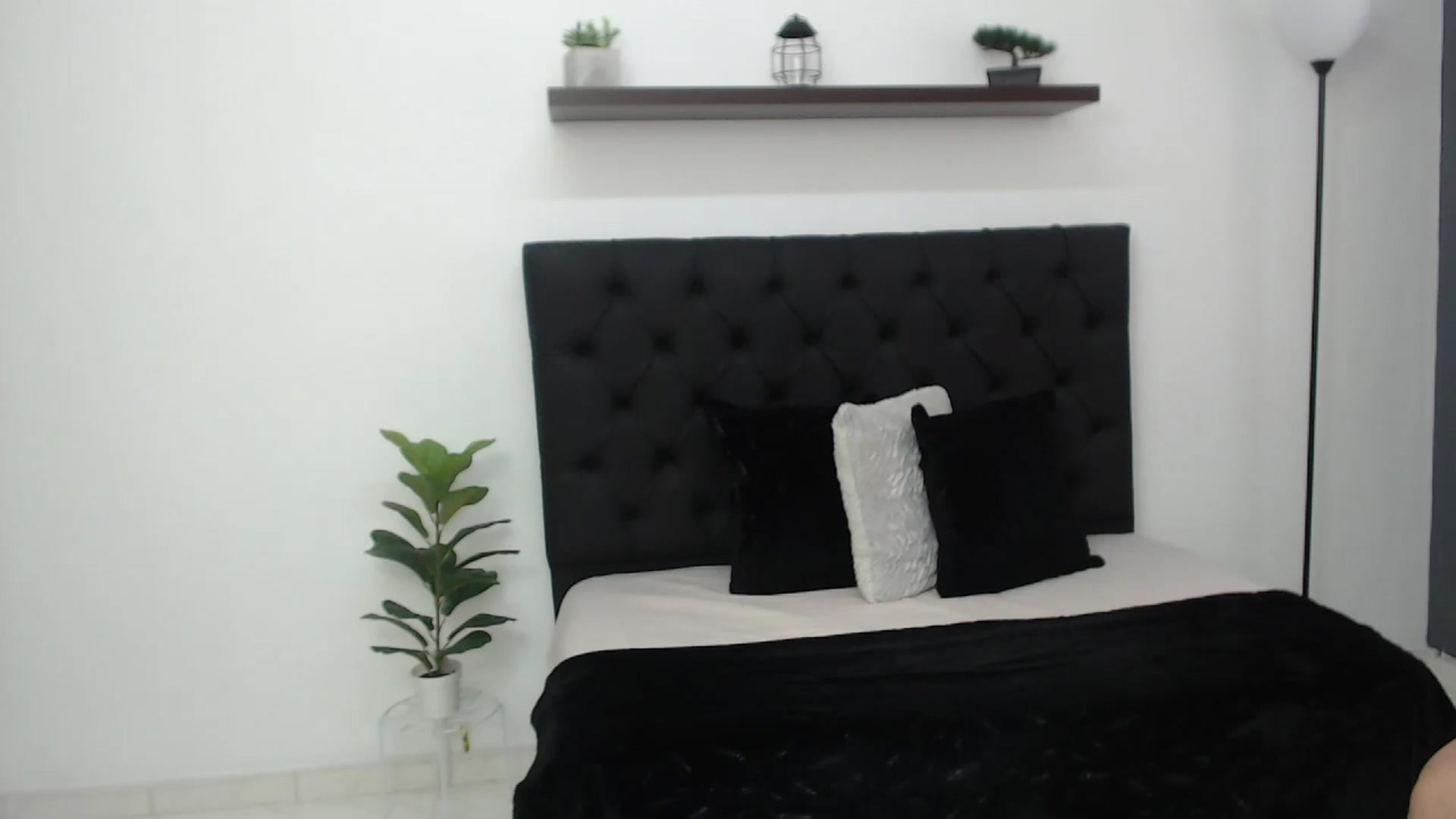 Gallery image thumbnail from CamilleDucan's myfreecams stream on, 05/09/2025, 14:36 image 10 of 20