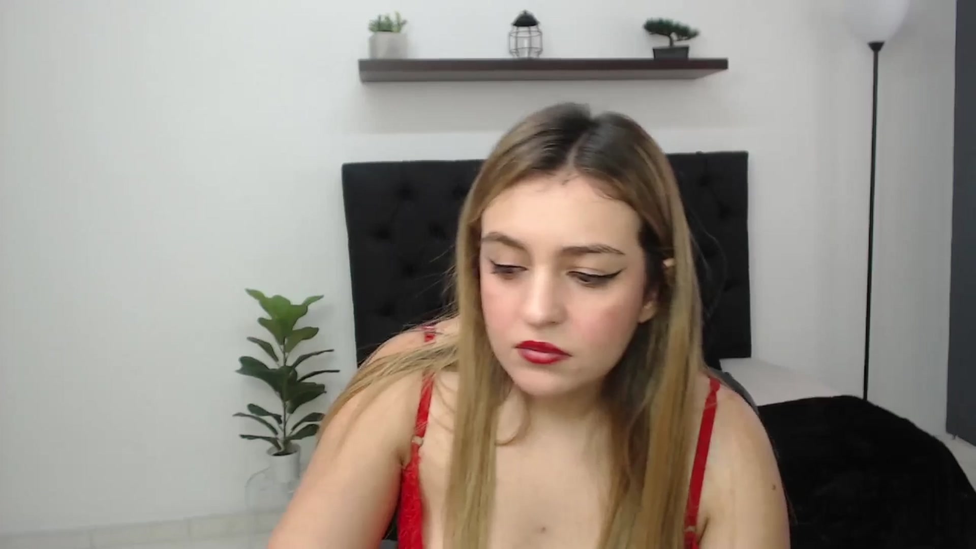 Gallery image thumbnail from CamilleDucan's myfreecams stream on, 05/09/2025, 14:54 image 17 of 20