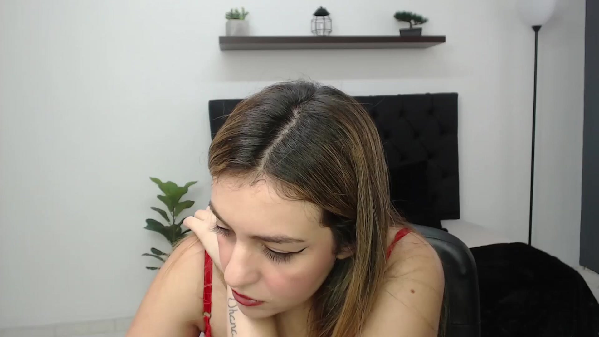Gallery image thumbnail from CamilleDucan's myfreecams stream on, 05/09/2025, 14:54 image 13 of 20