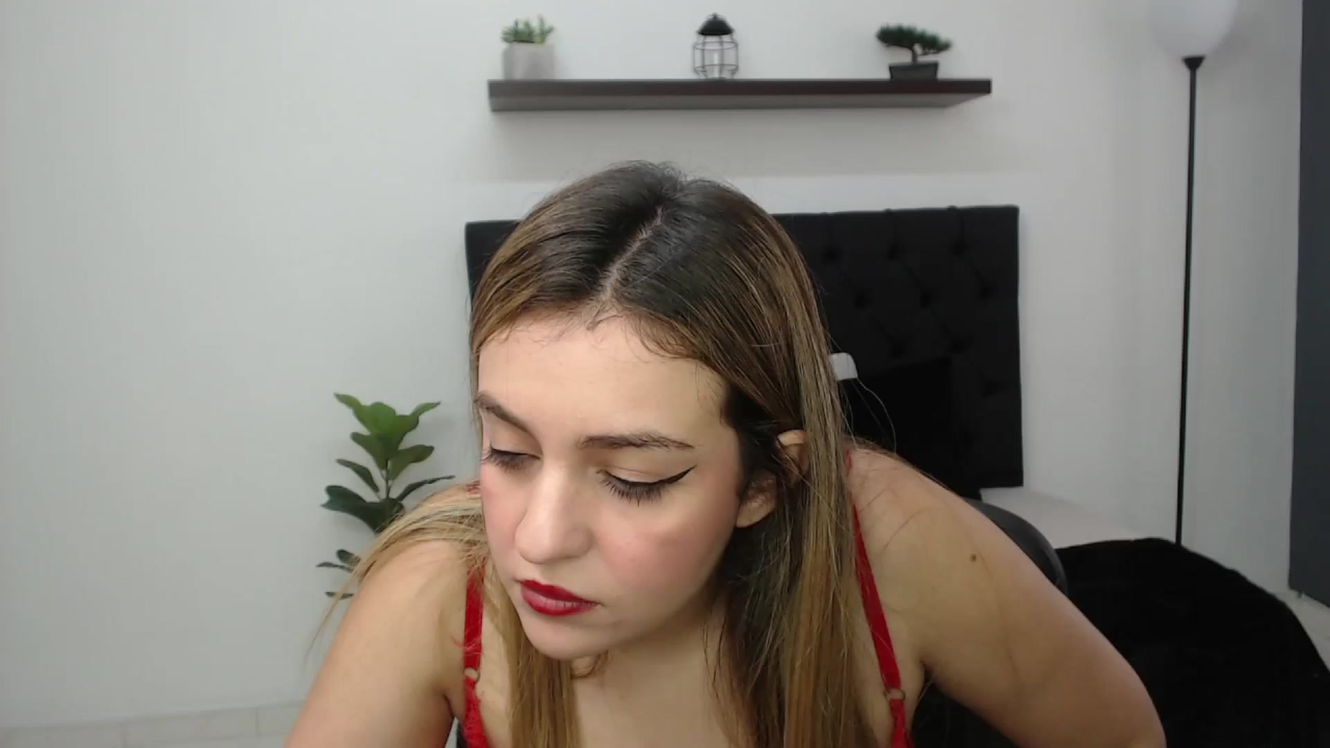 Gallery image thumbnail from CamilleDucan's myfreecams stream on, 05/09/2025, 14:54 image 15 of 20