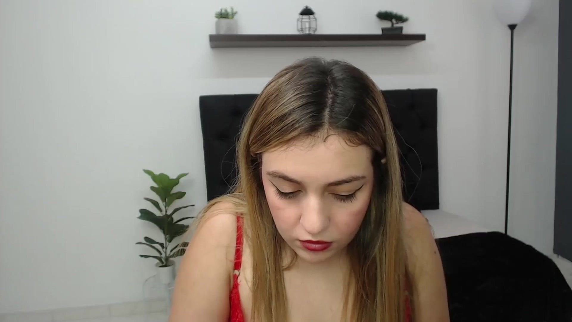 Gallery image thumbnail from CamilleDucan's myfreecams stream on, 05/09/2025, 14:54 image 10 of 20