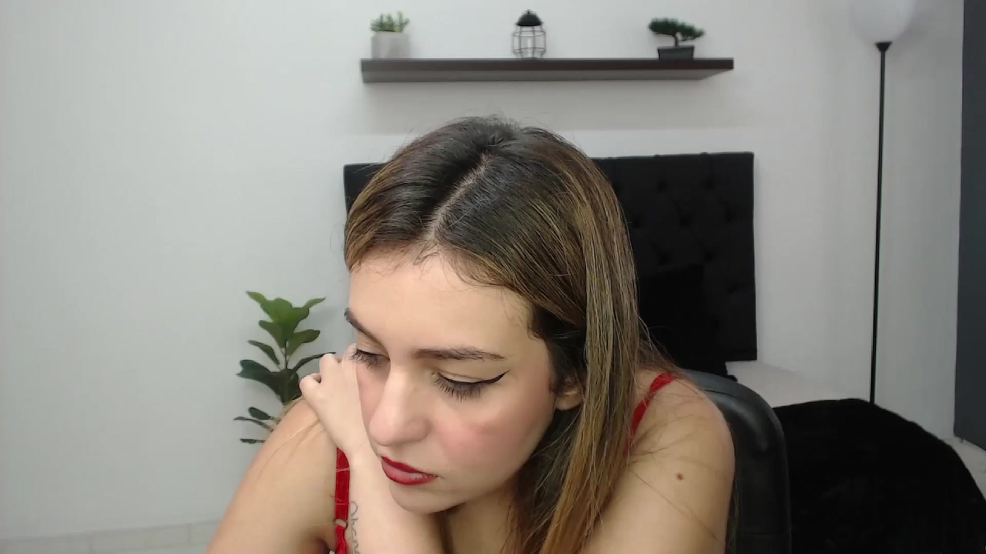 Gallery image thumbnail from CamilleDucan's myfreecams stream on, 05/09/2025, 14:54 image 12 of 20