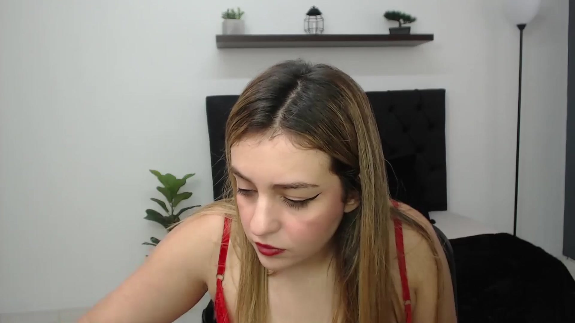 Gallery image thumbnail from CamilleDucan's myfreecams stream on, 05/09/2025, 14:54 image 9 of 20