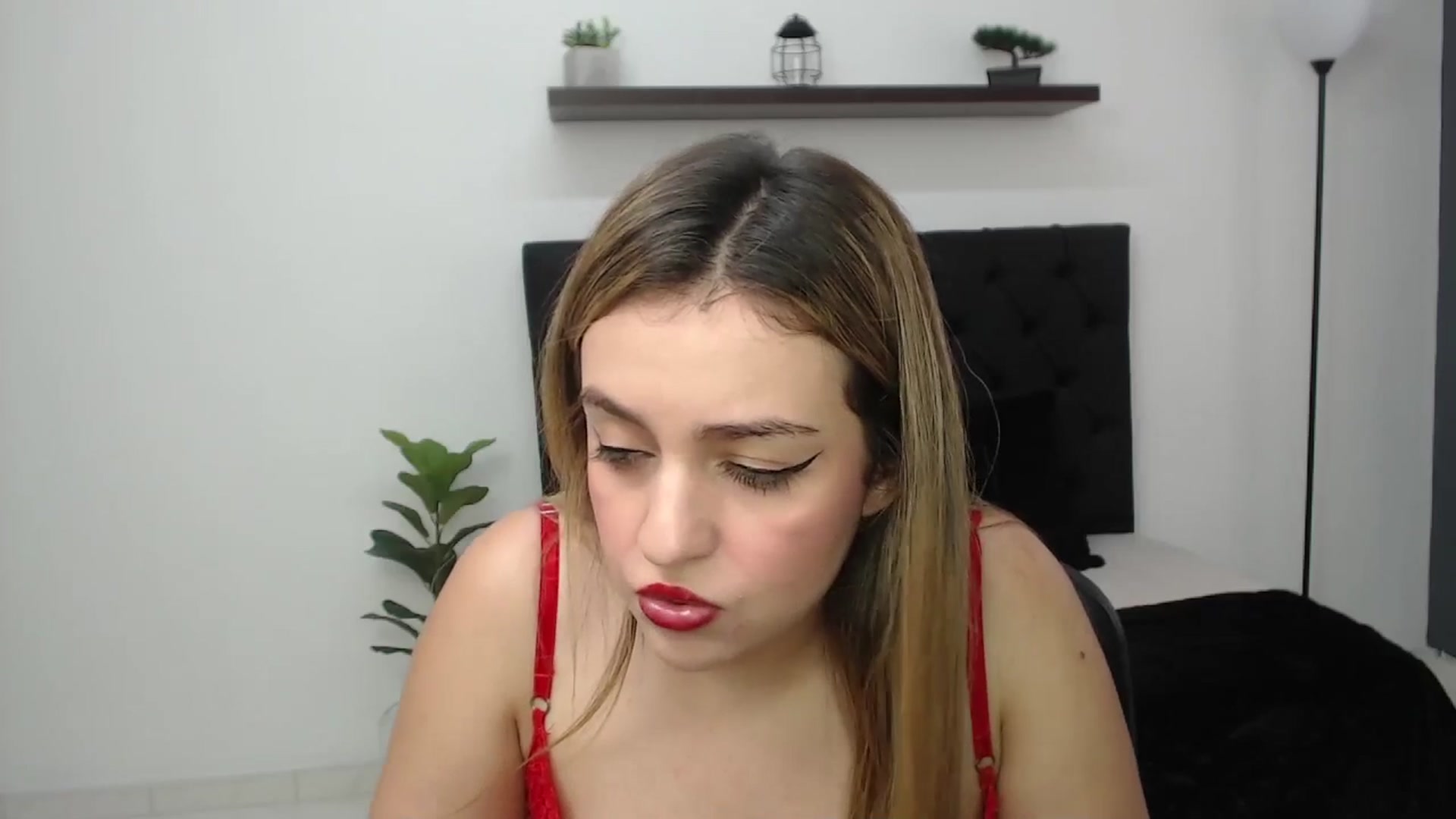 Gallery image thumbnail from CamilleDucan's myfreecams stream on, 05/09/2025, 14:54 image 2 of 20