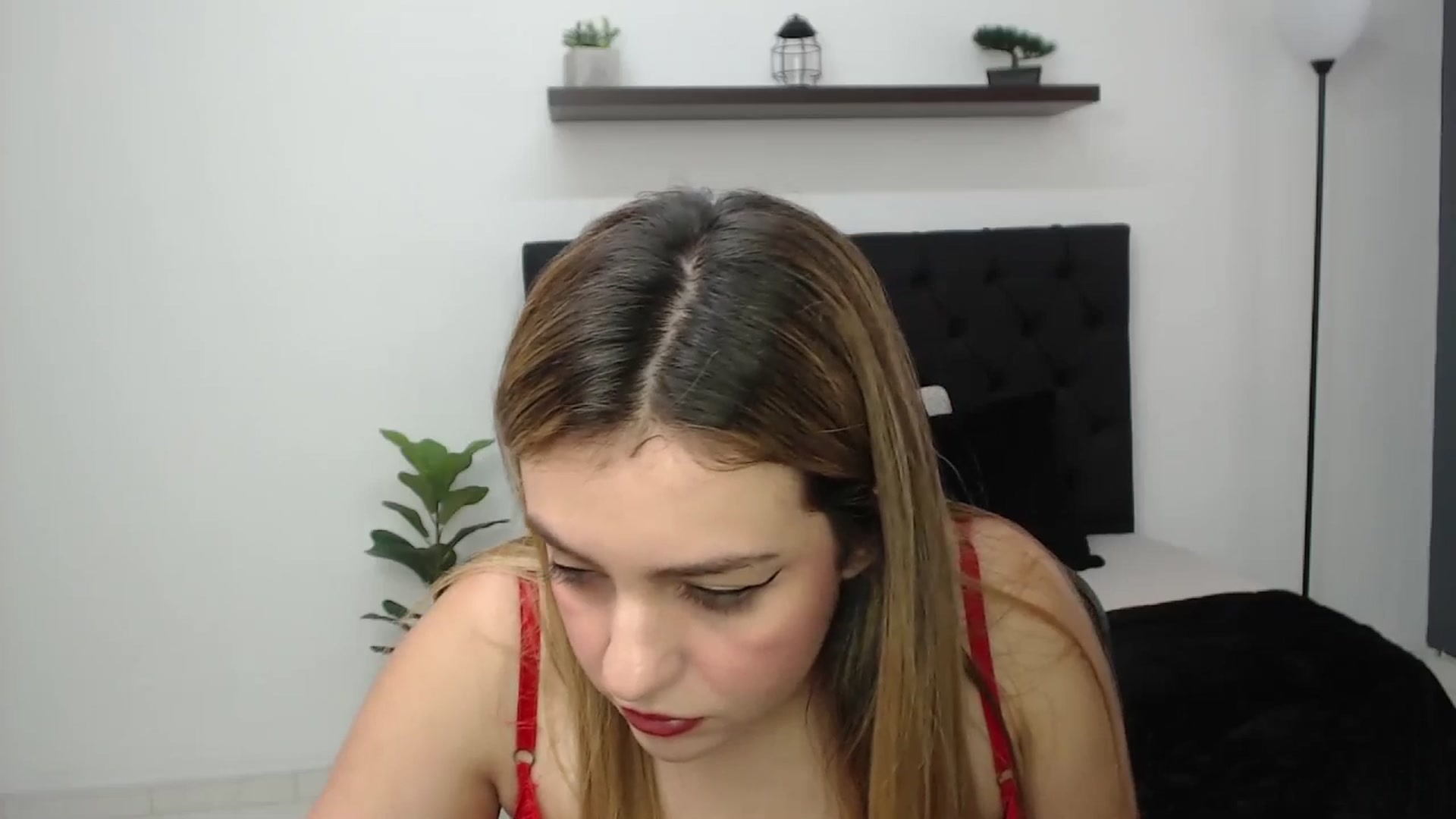 Gallery image thumbnail from CamilleDucan's myfreecams stream on, 05/09/2025, 14:54 image 8 of 20