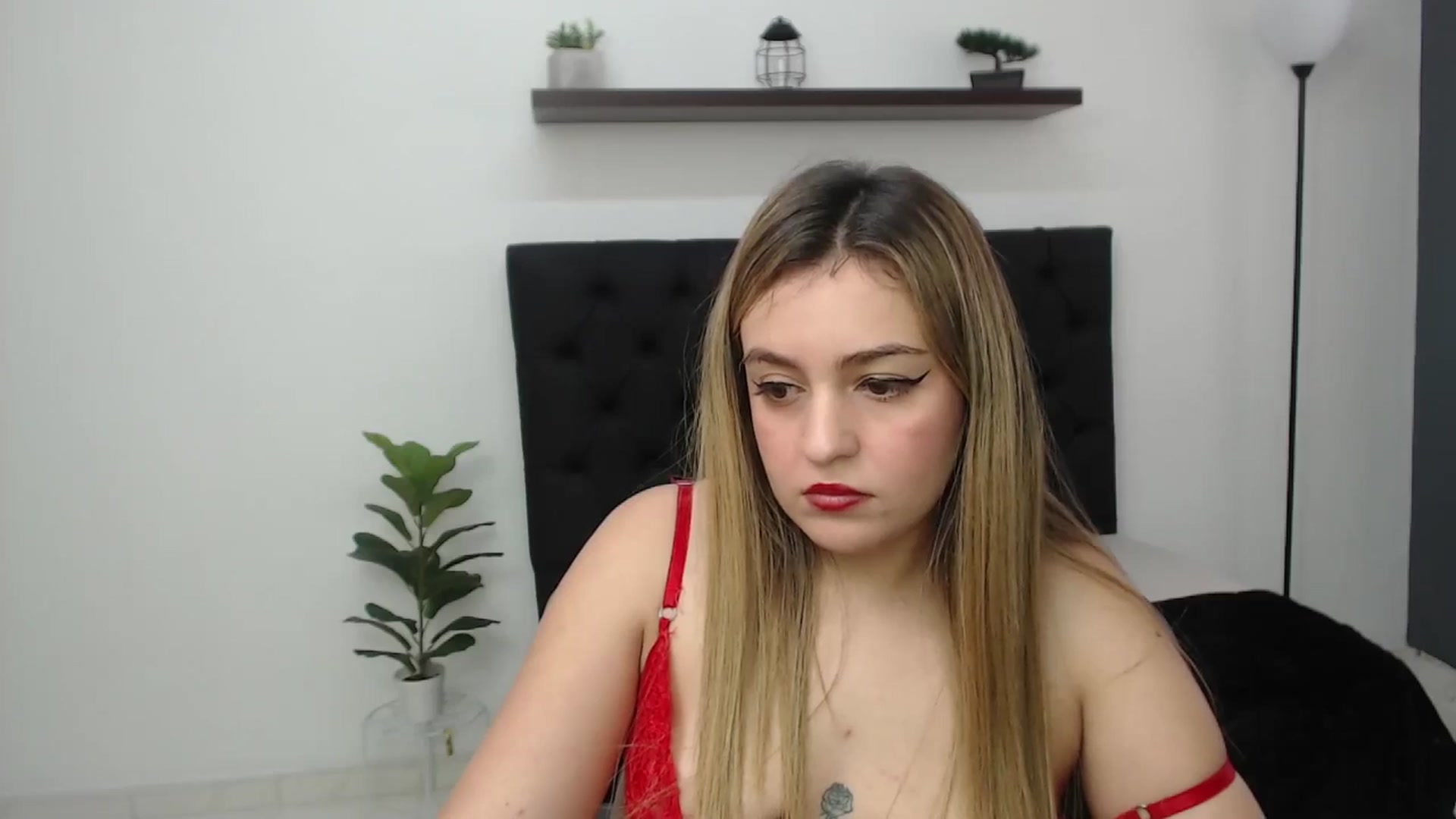 Gallery image thumbnail from CamilleDucan's myfreecams stream on, 05/09/2025, 15:09 image 4 of 20