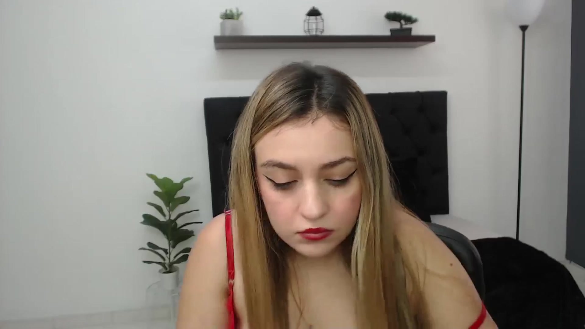 Gallery image thumbnail from CamilleDucan's myfreecams stream on, 05/09/2025, 15:09 image 15 of 20