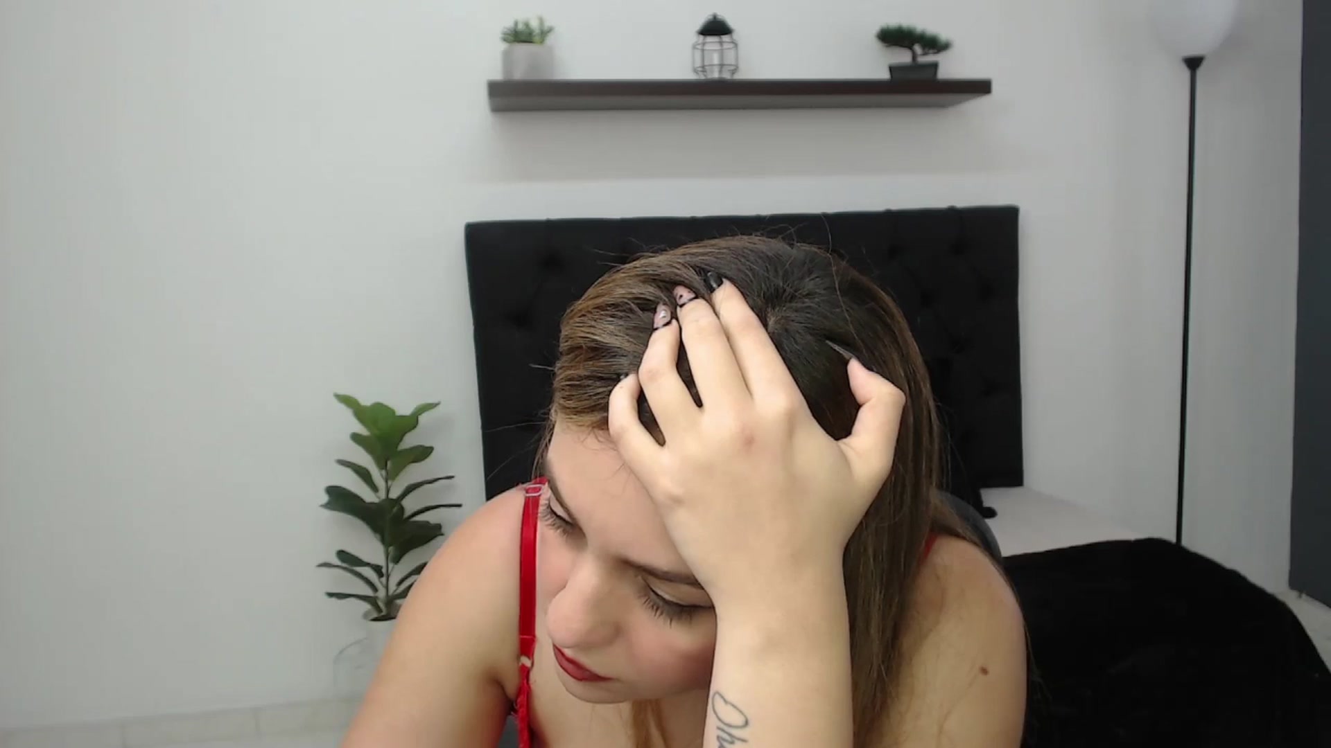 Gallery image thumbnail from CamilleDucan's myfreecams stream on, 05/09/2025, 15:50 image 14 of 20