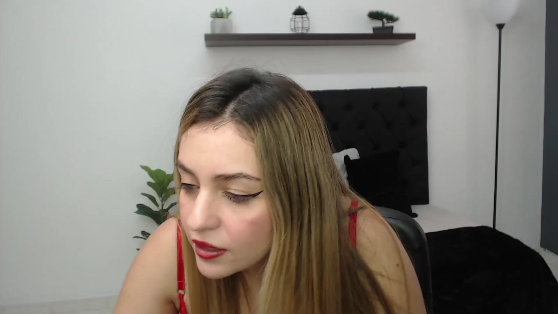 Gallery image thumbnail from CamilleDucan's myfreecams stream on, 05/09/2025, 15:50 image 1 of 20