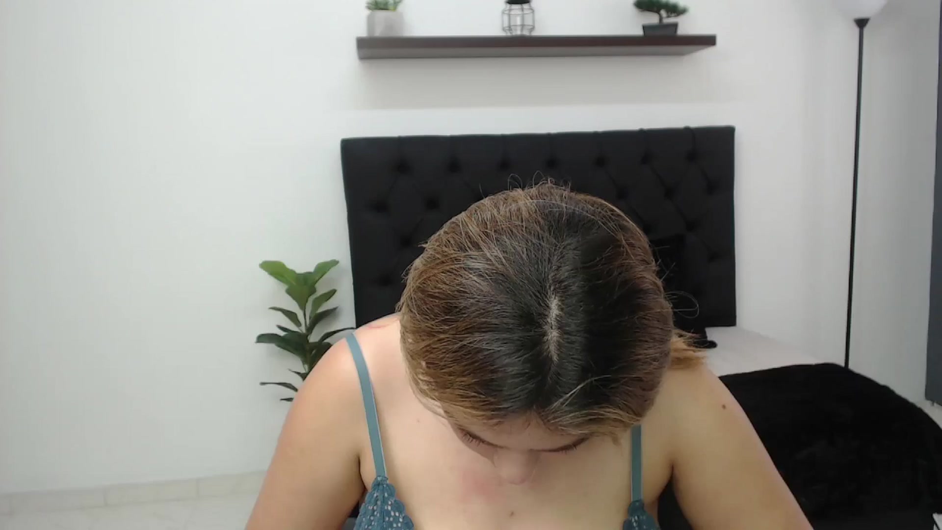 Gallery image thumbnail from CamilleDucan's myfreecams stream on, 05/12/2025, 18:57 image 13 of 20