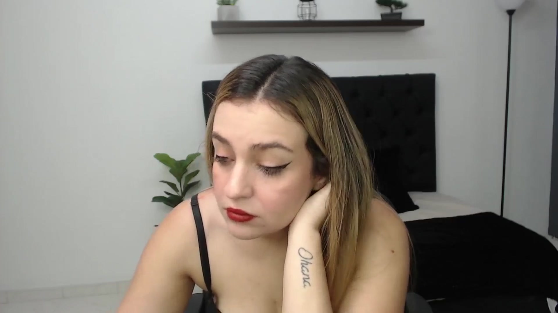 Gallery image thumbnail from CamilleDucan's myfreecams stream on, 05/13/2025, 14:00 image 5 of 20