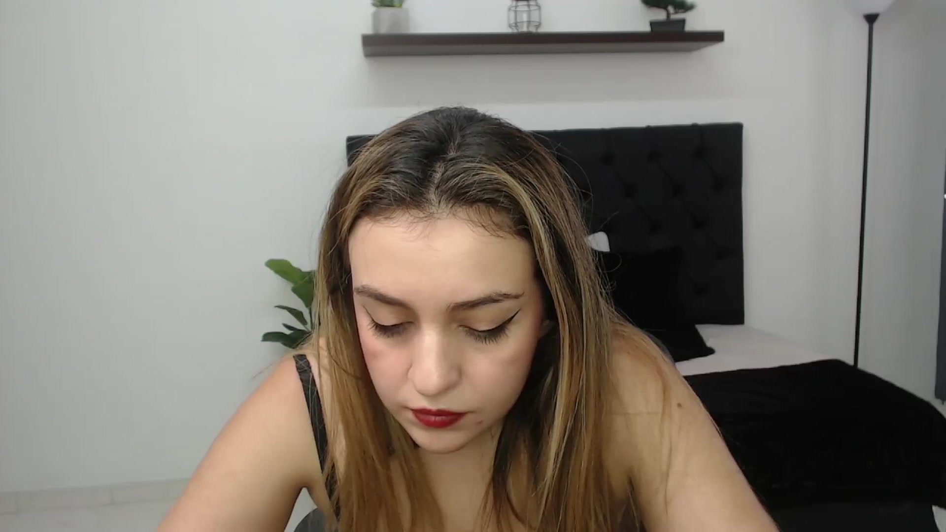 Gallery image thumbnail from CamilleDucan's myfreecams stream on, 05/13/2025, 16:46 image 18 of 20
