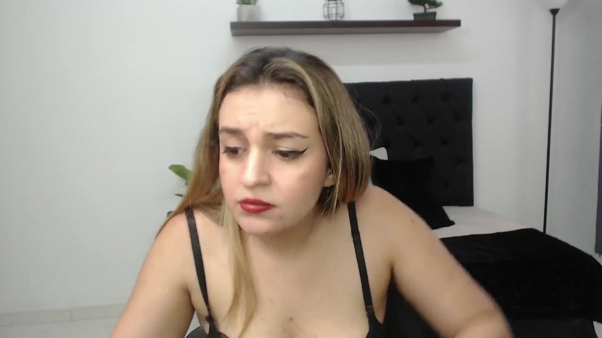 Gallery image thumbnail from CamilleDucan's myfreecams stream on, 05/13/2025, 16:46 image 14 of 20