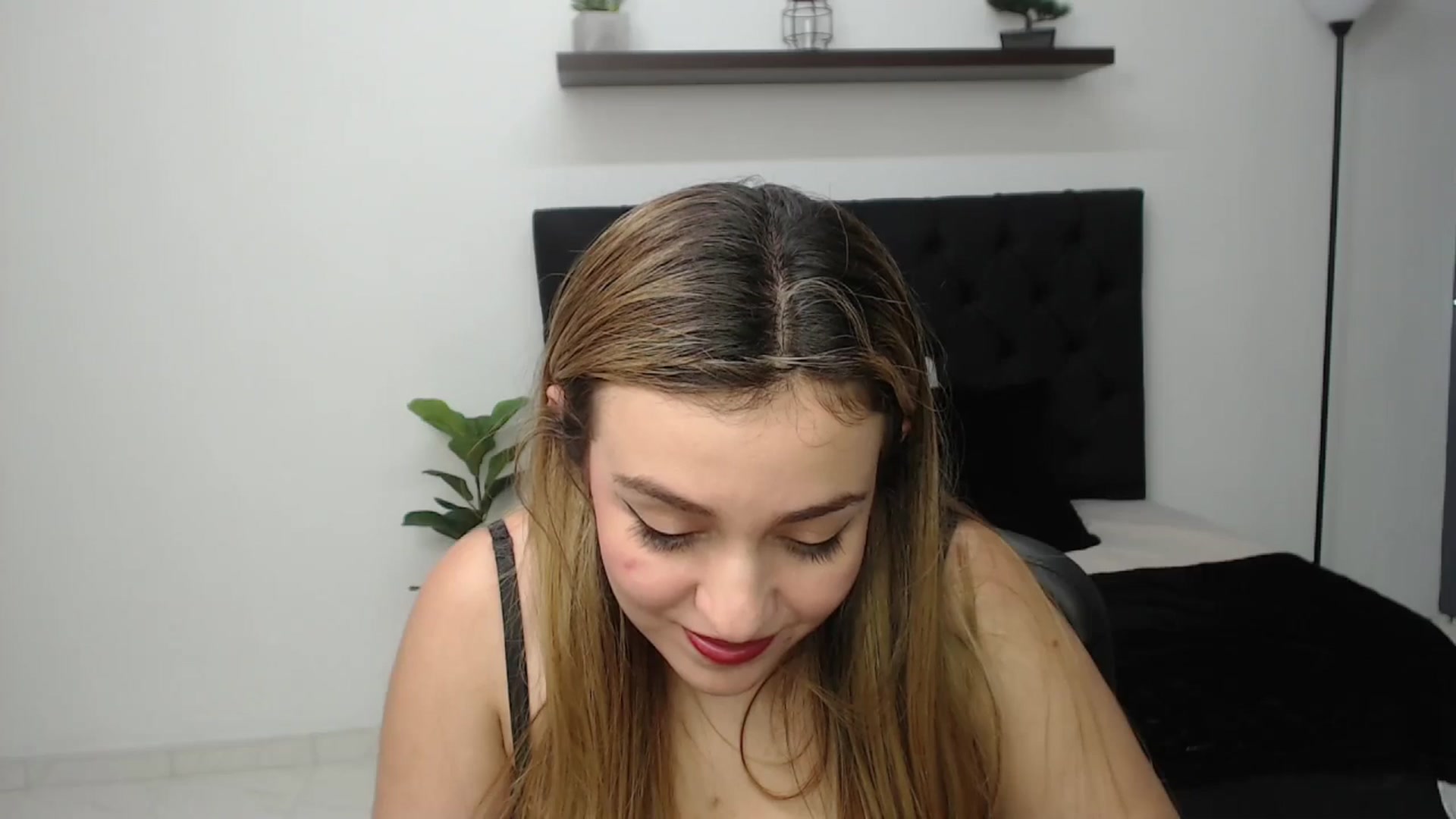 Gallery image thumbnail from CamilleDucan's myfreecams stream on, 05/13/2025, 18:10 image 13 of 20