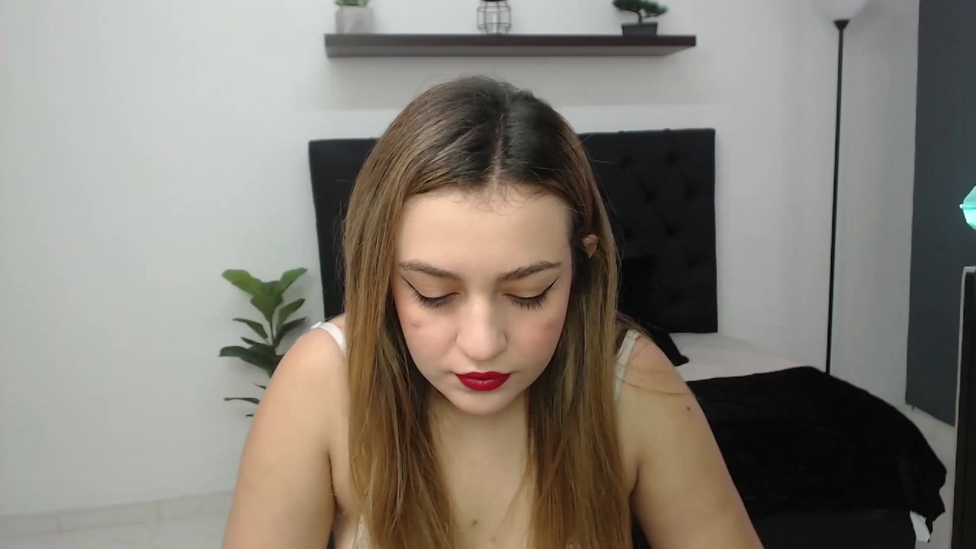 Gallery image thumbnail from CamilleDucan's myfreecams stream on, 05/14/2025, 13:29 image 15 of 20